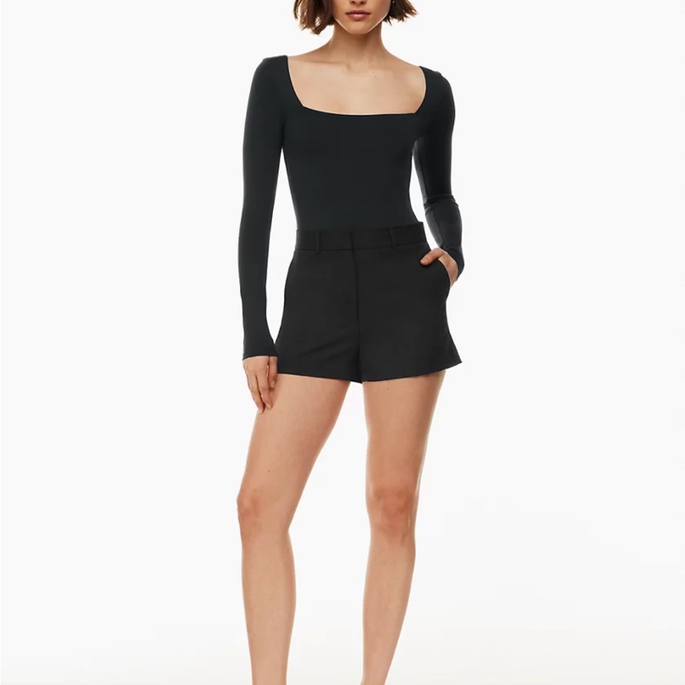 Aritzia contour squareneck longsleeve bodysuit new. Never worn